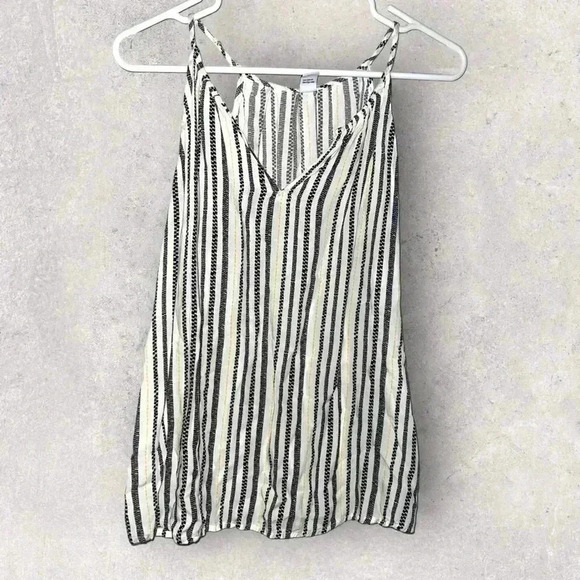 Old Navy Tops - Old navy tank top size‎ Medium